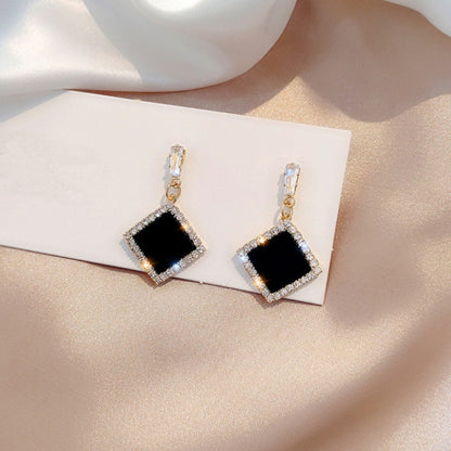 Korean version of hot new black round rhinestone earring