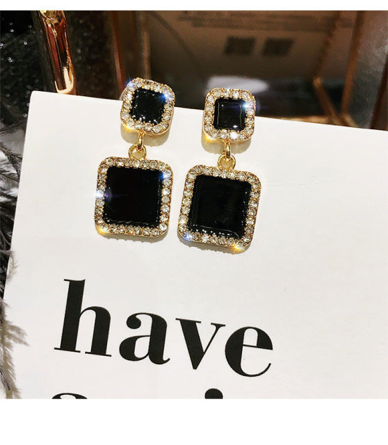 Korean version of hot new black round rhinestone earring